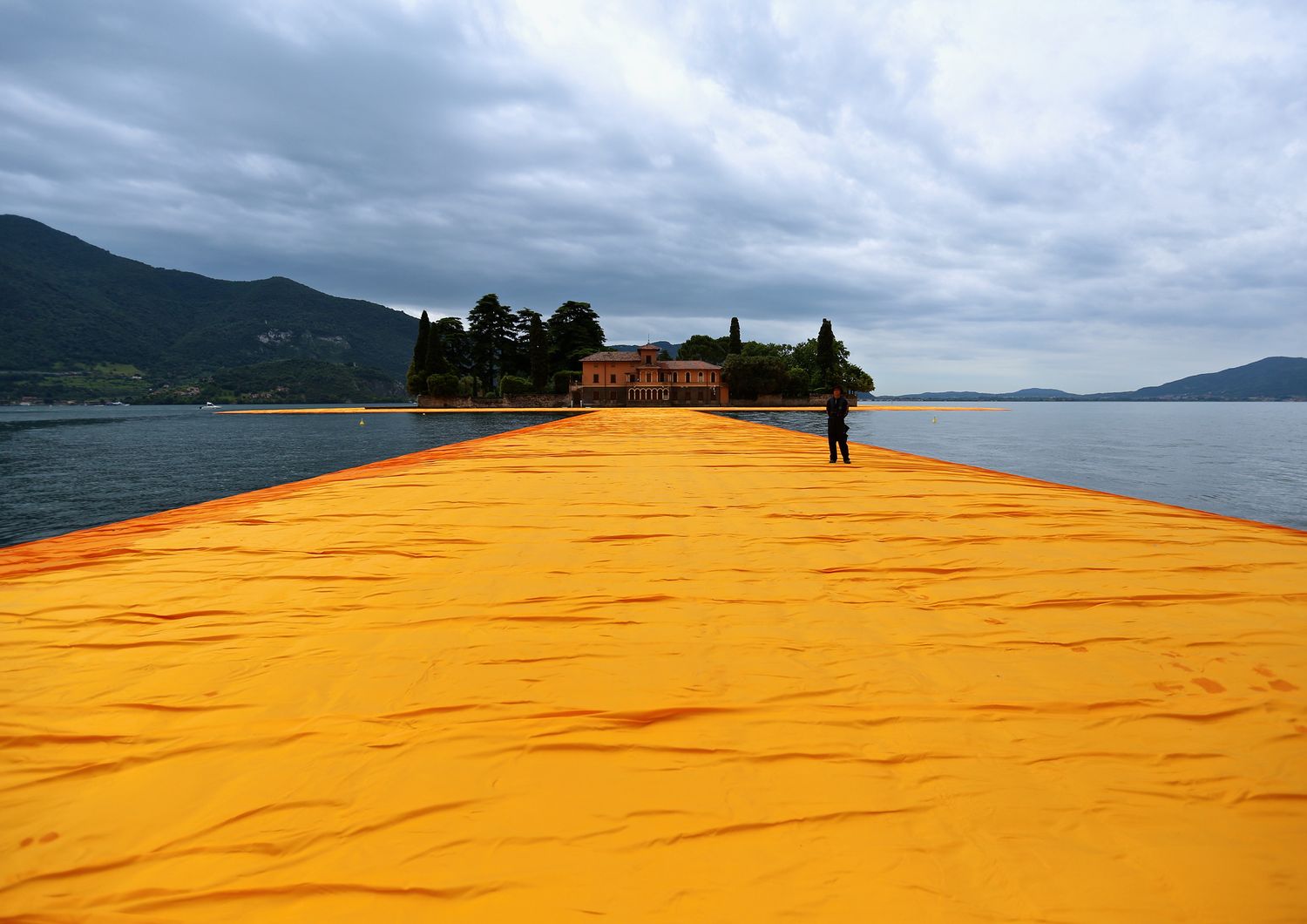 &nbsp;Lago d'Iseo The Floating Piers opera di Christo (Agf)