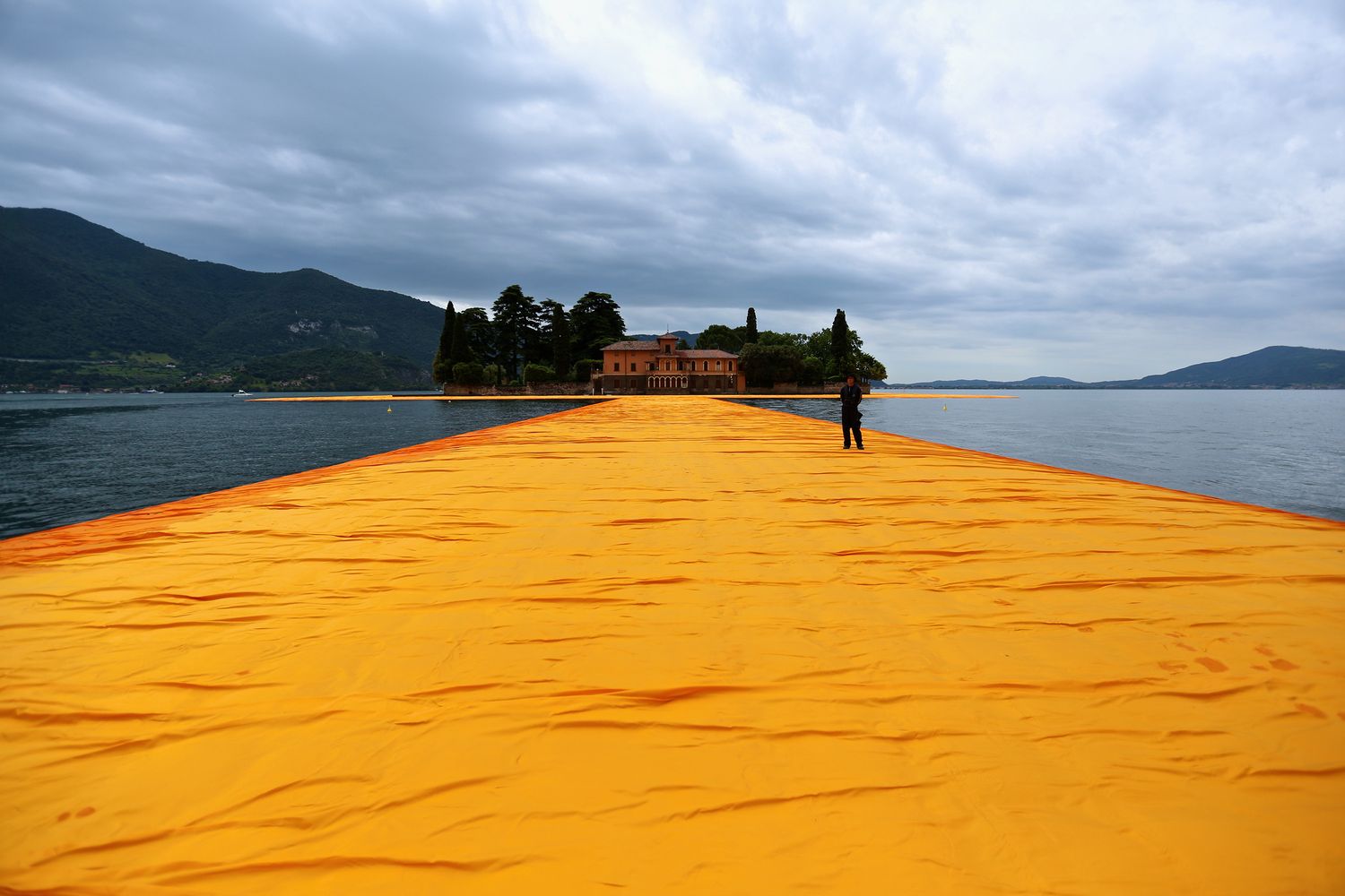 &nbsp;Lago d'Iseo The Floating Piers opera di Christo (Agf)