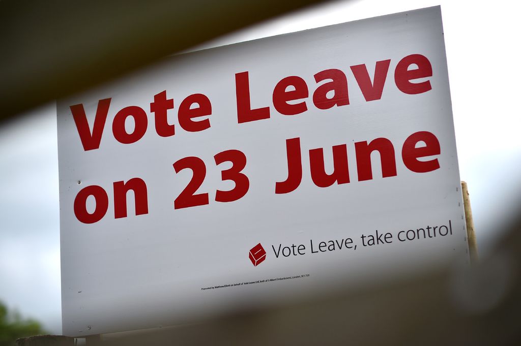 Un manifesto pro-Leave per il referendum sulla Brexit (Afp)&nbsp;