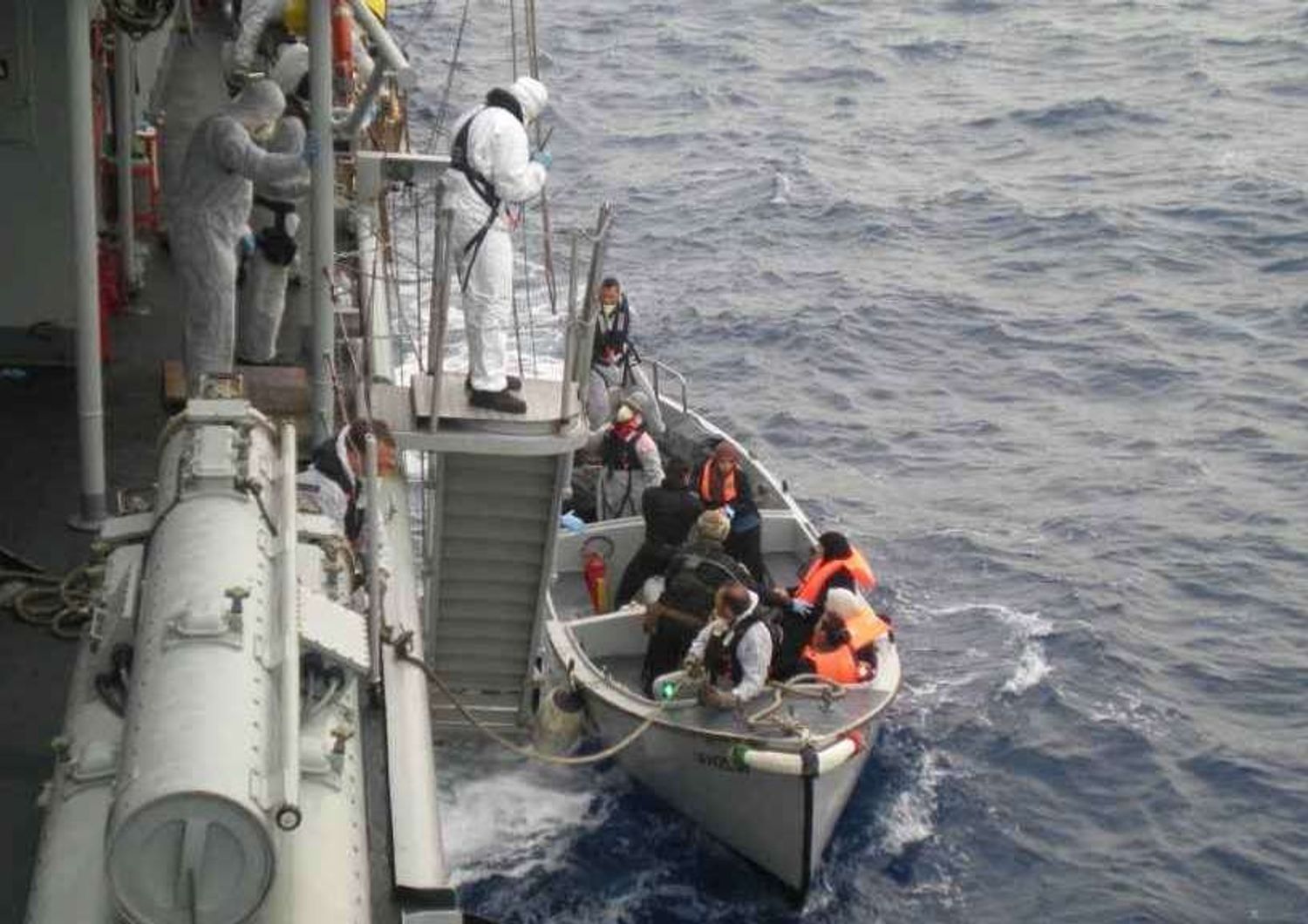 Salvati in due giorni 3. 510 migranti dalle navi Marina
