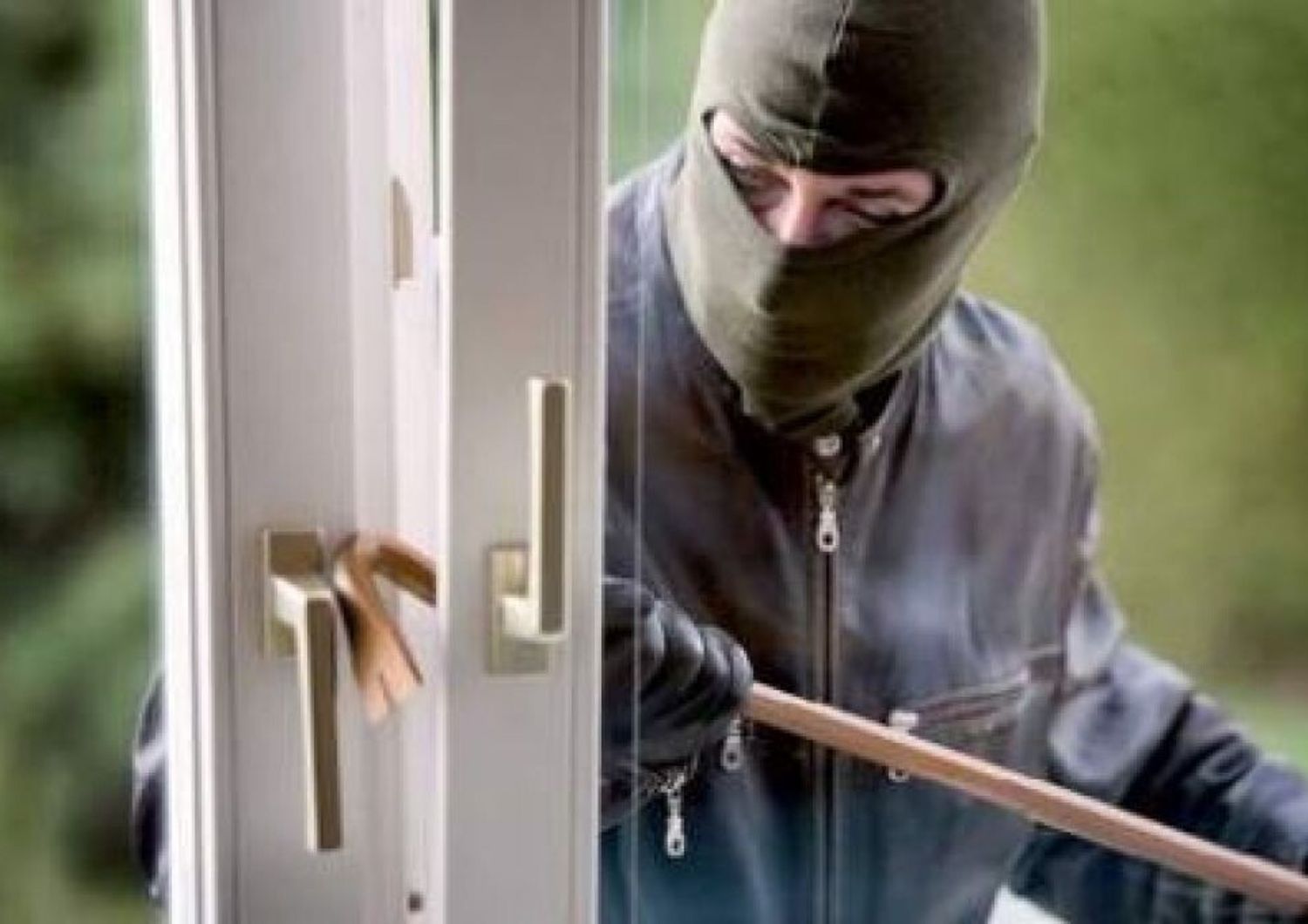 rapinatore rapinatori ladri furti scasso villa