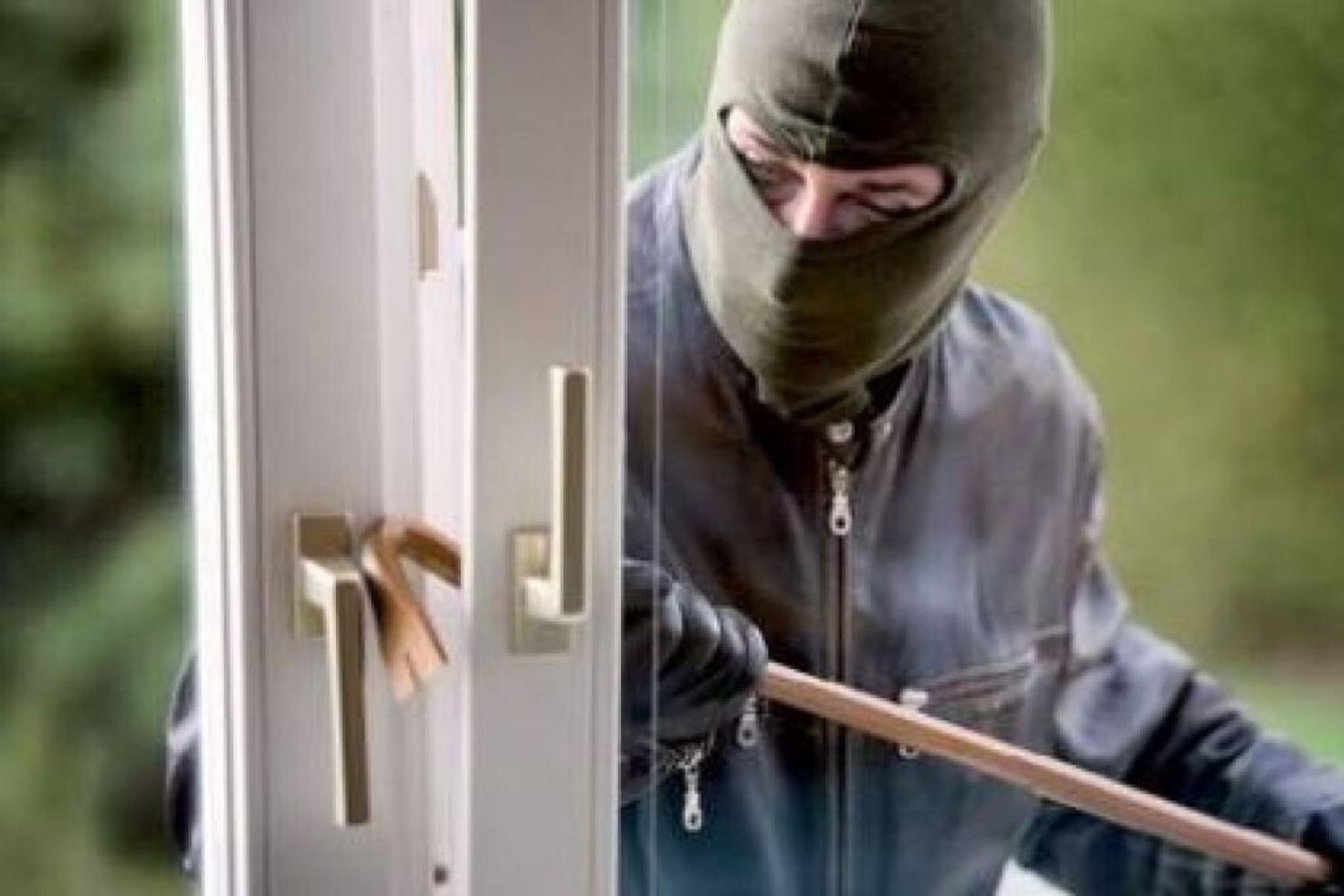 rapinatore rapinatori ladri furti scasso villa