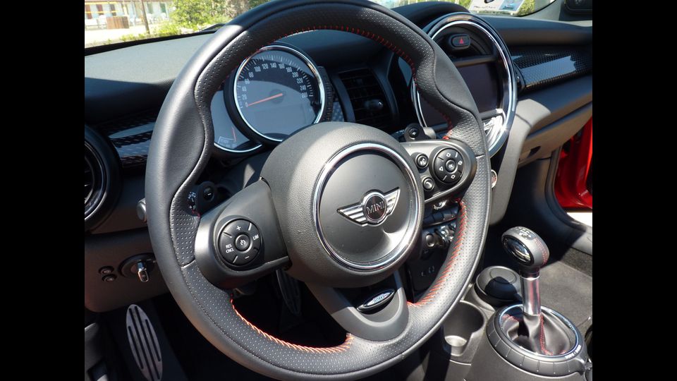 Il piacere di guida rimane invariato rispetto alle versioni precedenti, sembra sempre di stare su un kart, ma di nuova generazione&nbsp;