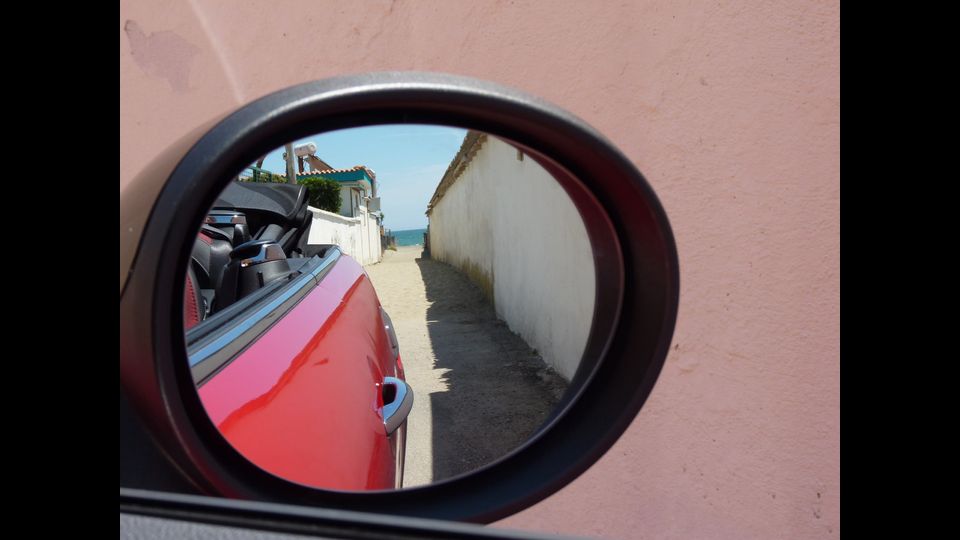 Con la Cooper S Cabrio privilegiare le strade secondarie immerse nella natura&nbsp;