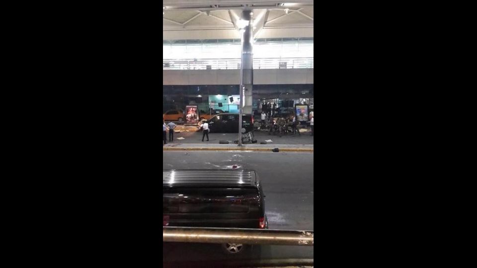 Attacco all'aeroporto Ataturk di Istanbul, 10 morti