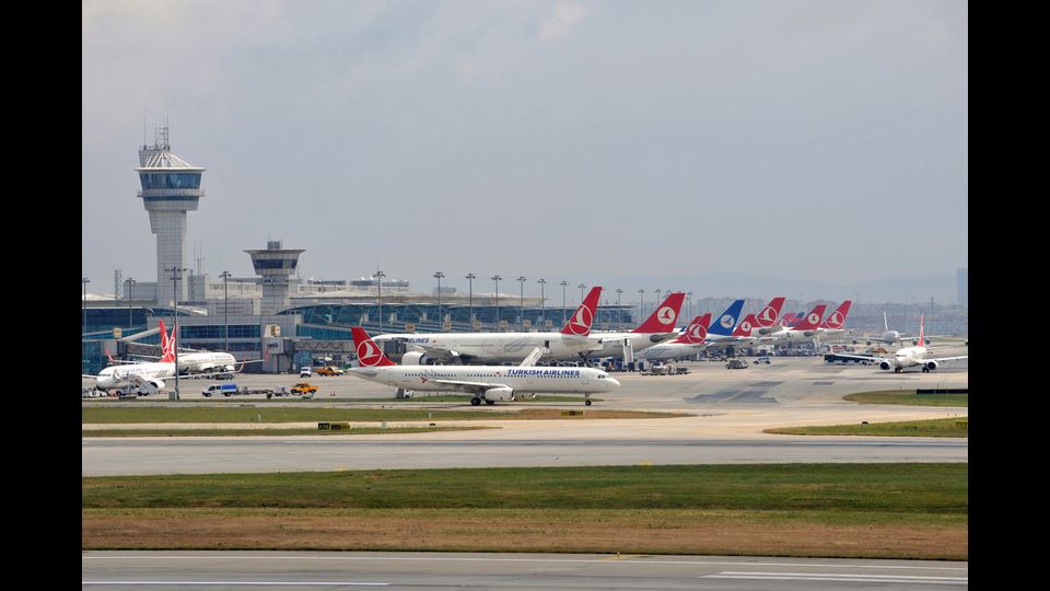 Attacco all'aeroporto Ataturk di Istanbul, 10 morti