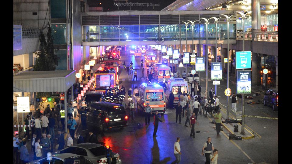 Attacco all'aeroporto Ataturk di Istanbul, 10 morti&nbsp;