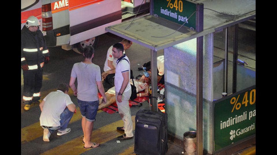 Attacco all'aeroporto Ataturk di Istanbul, 10 morti &nbsp;
