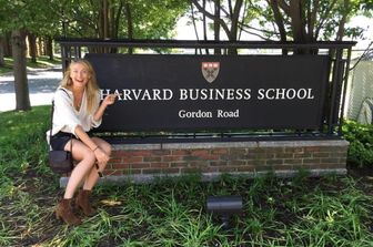 Maria Sharapova ad Harvard (foto da Twitter)&nbsp;