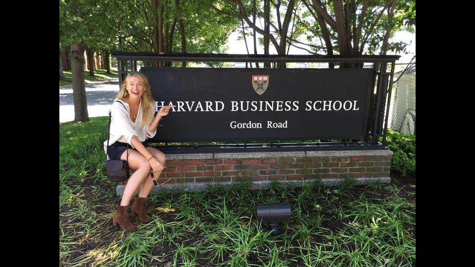 Maria Sharapova ad Harvard (foto da Twitter)&nbsp;