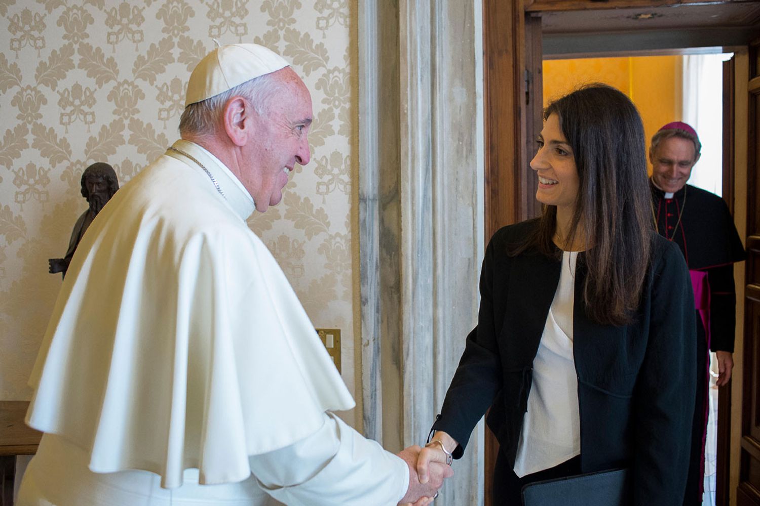 Papa Francesco incontra Virginia Raggi (Afp)&nbsp;