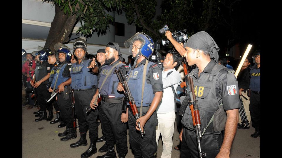 Bangladesh Isis fa strage in un ristorante a Dacca (Afp)&nbsp;