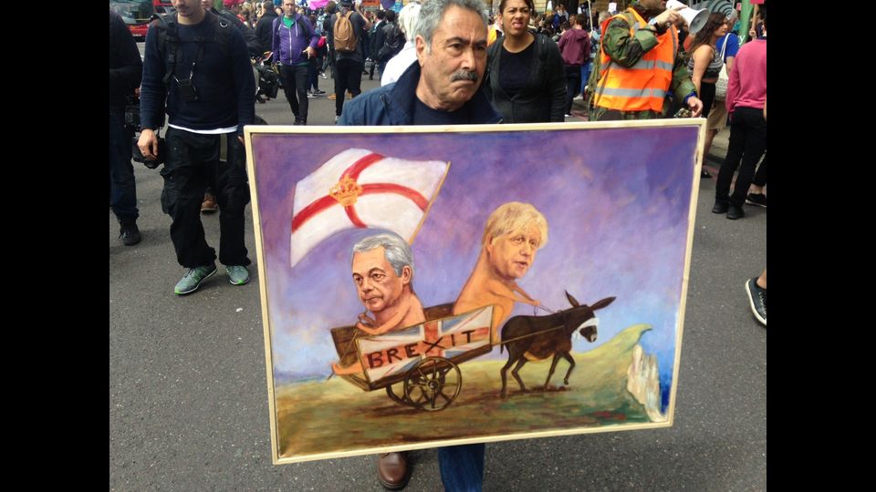 Partita a mezzogiorno ora locale (le 13 in Italia), la marcia andra' da Hyde Park fino al parlamento di Westminster, dove diverse personalita' del mondo della politica, dei sindacati e della cultura terranno i loro discorsi&nbsp;