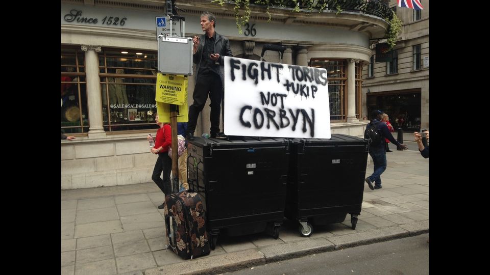 &nbsp;Partita a mezzogiorno ora locale (le 13 in Italia), la marcia andra' da Hyde Park fino al parlamento di Westminster, dove diverse personalita' del mondo della politica, dei sindacati e della cultura terranno i loro discorsi&nbsp;