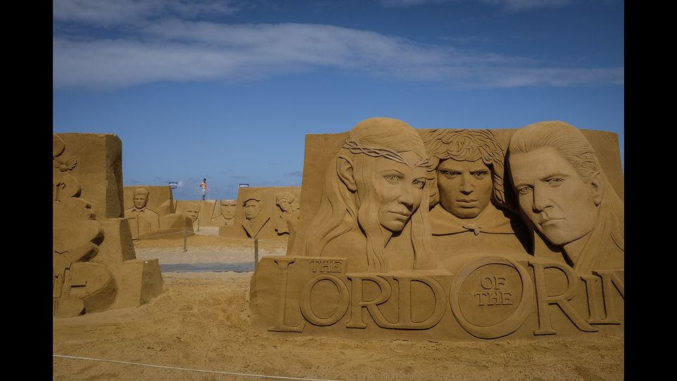 &nbsp;Ostenda, Festival delle Sculture di Sabbia, il tema di quest'anno &egrave; Stars. Solo con acqua e sabbia artisti provenienti da 12 paesi diversi creano sculture raffigurando il loro divo preferito sulla Grande Spiaggia della citt&agrave;