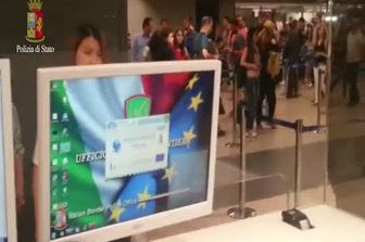 &nbsp; &nbsp;Fiumicino traffico controllo passaporti falsi