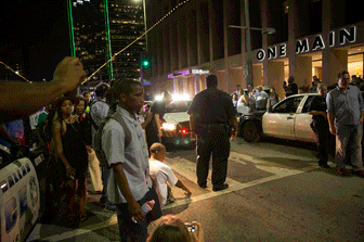Dallas scontri contro violenze della polizia (Afp)&nbsp;