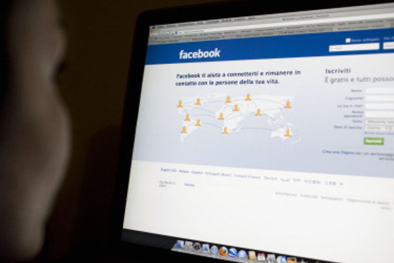 &nbsp;Pedofilia pedofilo adescamento uomo minori computer internet facebook informatica sicurezza informatica&nbsp;