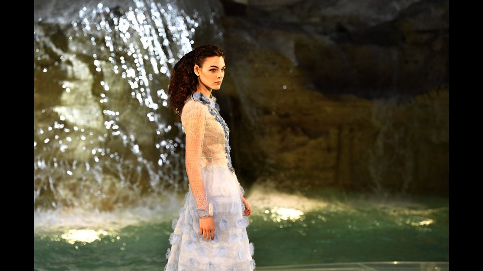 Sfilata sull'acqua di Fontana di Trevi per i 90 anni di Fendi (Afp)&nbsp;