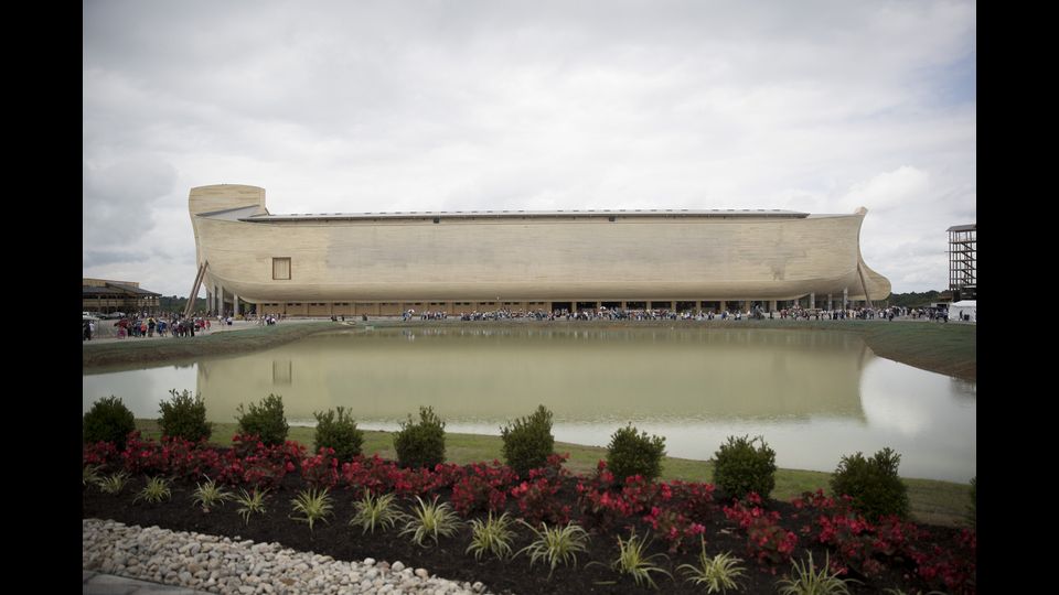 L&rsquo;Arca si trova all'interno di&nbsp;Ark Encounter, un parco di divertimenti a tema biblico nella localit&agrave; di Williamstown, e&nbsp;ospiter&agrave; 132 mostre in cui si affronteranno discussioni sulla capienza degli animali sulla barca. (foto Afp)