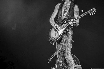 &nbsp;Joe Perry