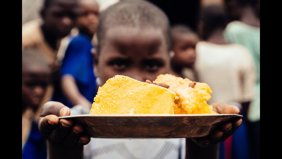 Ogni minuto nel mondo 6 bambini muoiono di fame