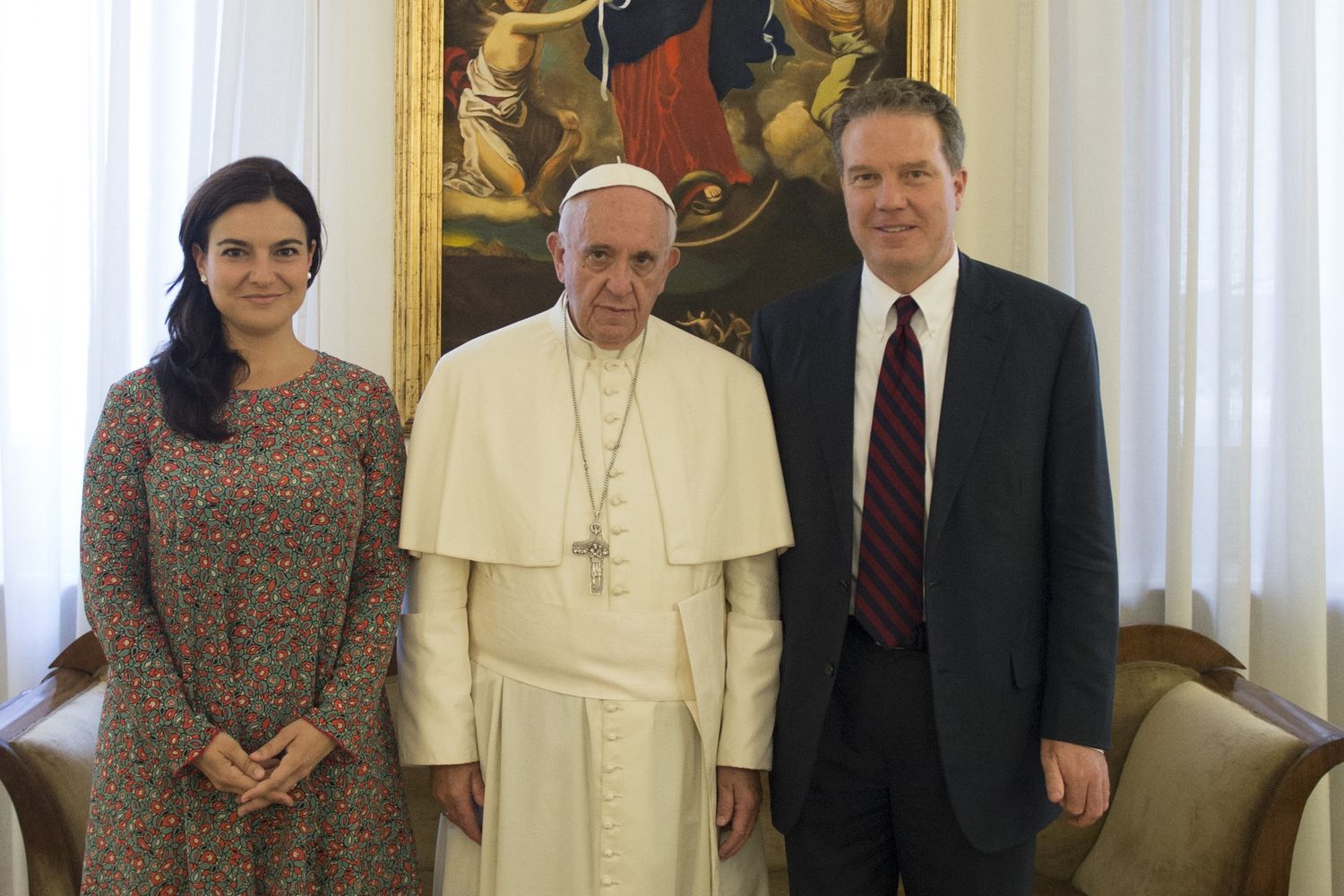 &nbsp;Papa Francesco con Greg Burke e Paloma Garcia Ovejero (Afp)