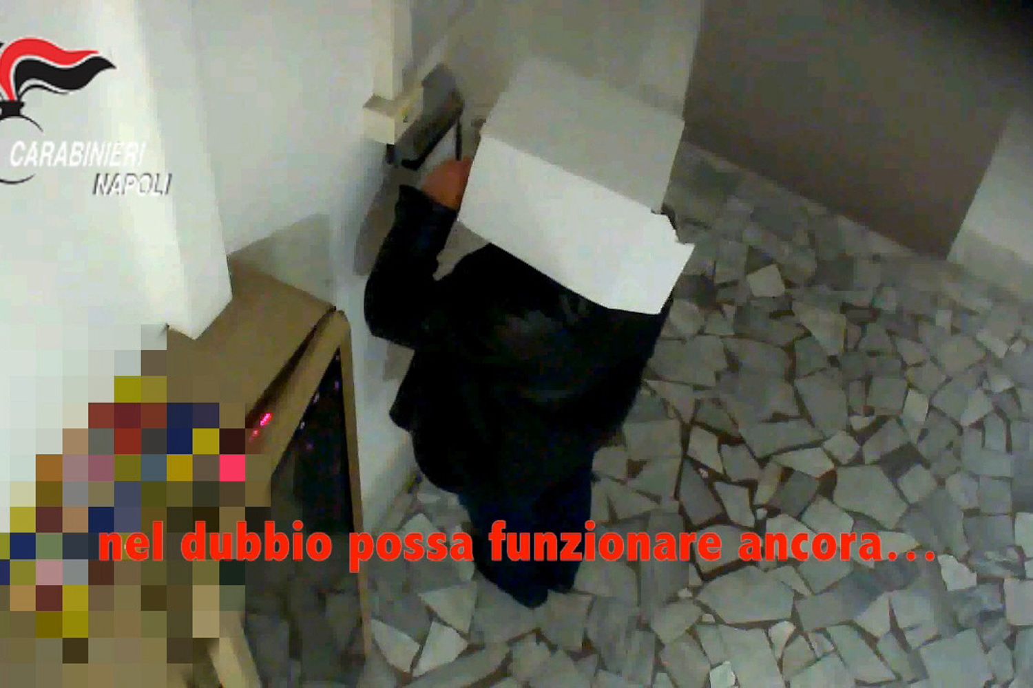 &nbsp;Cartone in testa per strisciare cartellino