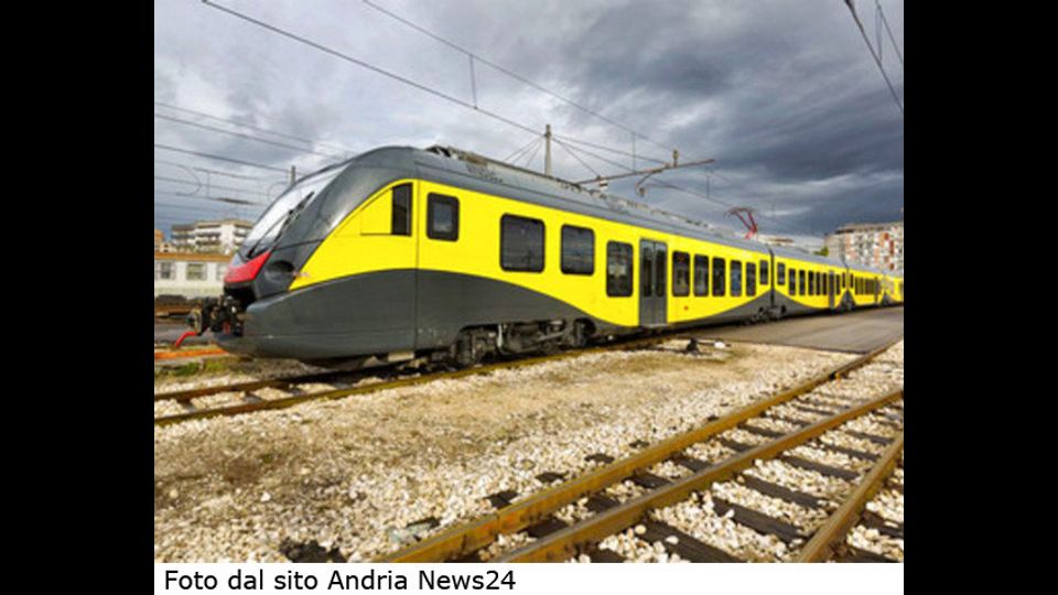 Scontro frontale fra treni di pendolari in Puglia
