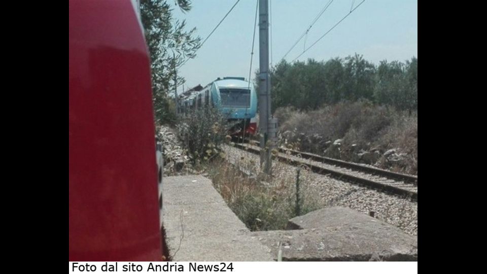 Scontro frontale fra treni di pendolari in Puglia
