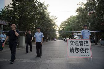 &nbsp;Pechino - polizia cinese blocca strada ambasciata Filippine (Afp)