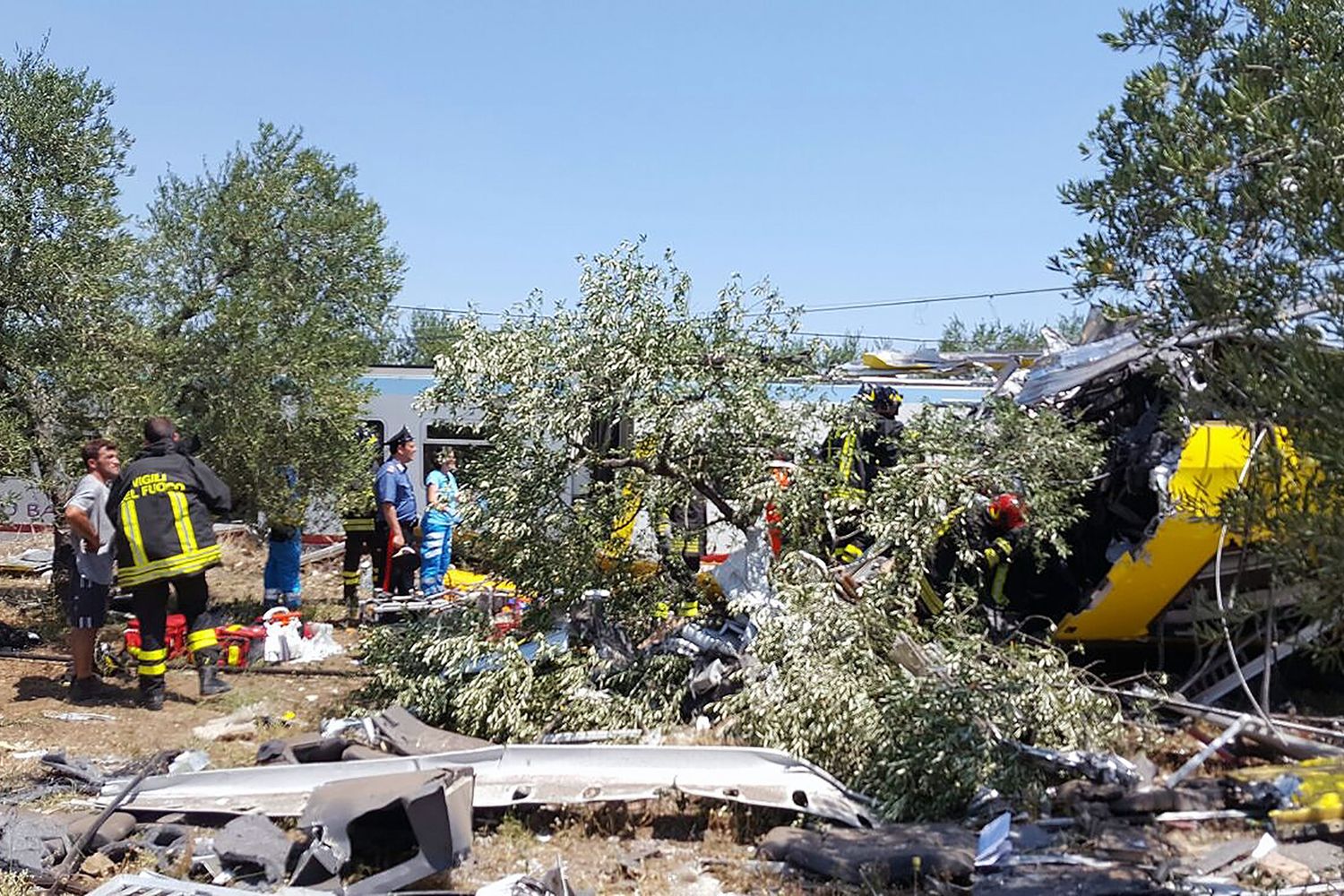 &nbsp;puglia scontro frontale tra treni pendolari - afp
