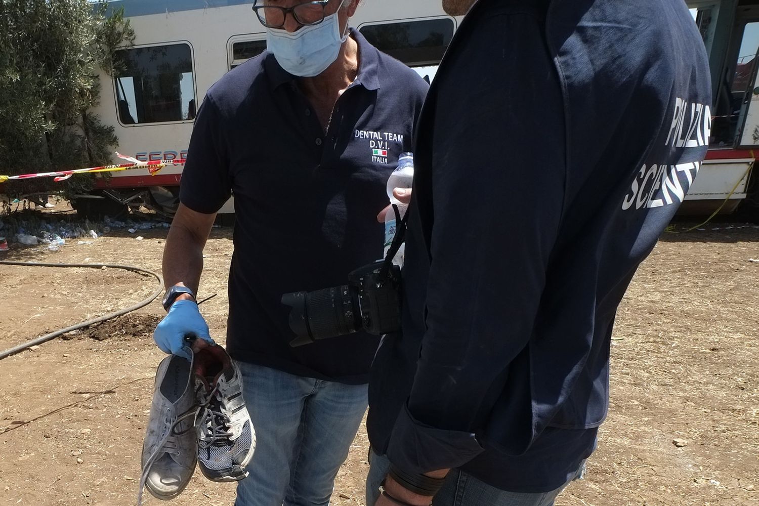 &nbsp;scontro frontale tra treni pendolari in puglia resti vittime - afp