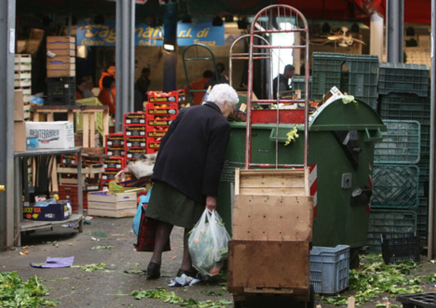 &nbsp;povert&agrave; poveri povero povera anziana anziani