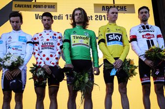 premiazione cilisti Dumoulin (Afp)&nbsp;