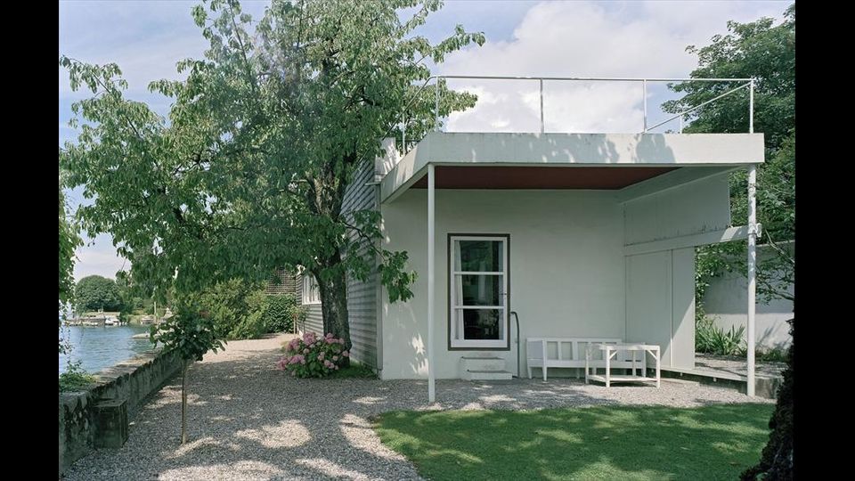 &nbsp;Villetta lungo le rive del lago Leman a Corseaux, &nbsp;Svizzera (1923) -&nbsp;foto dal sito fondazionelecorbusier.fr