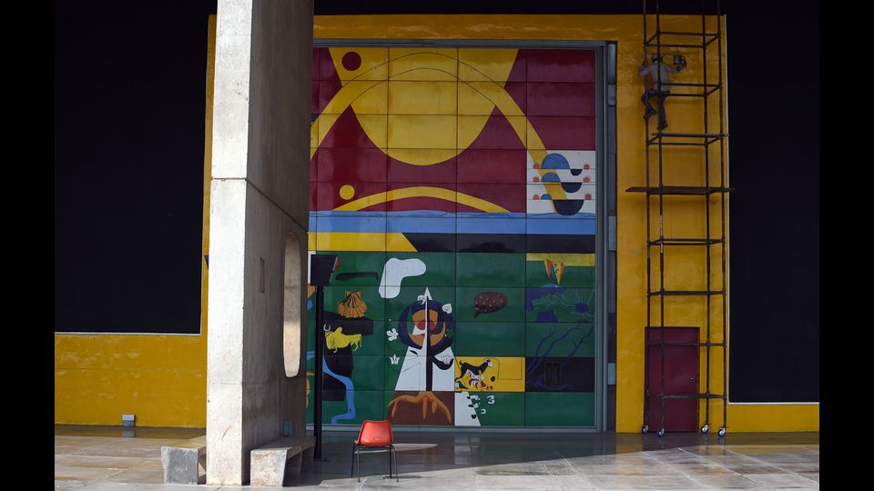 &nbsp; Un dipinto all'interno del Complesso del Campidoglio a Chandigarh, India (1952-1965) -&nbsp;foto Afp