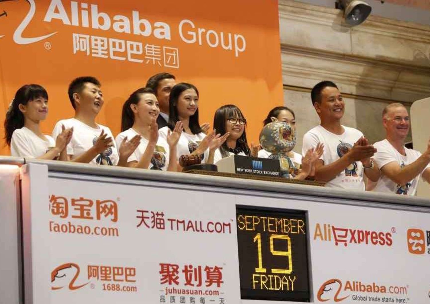 Alibaba: debutto col botto a Wall Street, 'vola' a 98 dollari ad azione, +36%
