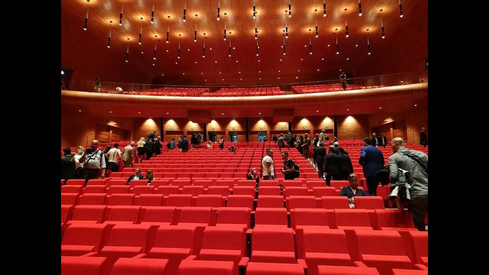 L'auditorium da 1800 posti pu&ograve; ospitare concerti e convention