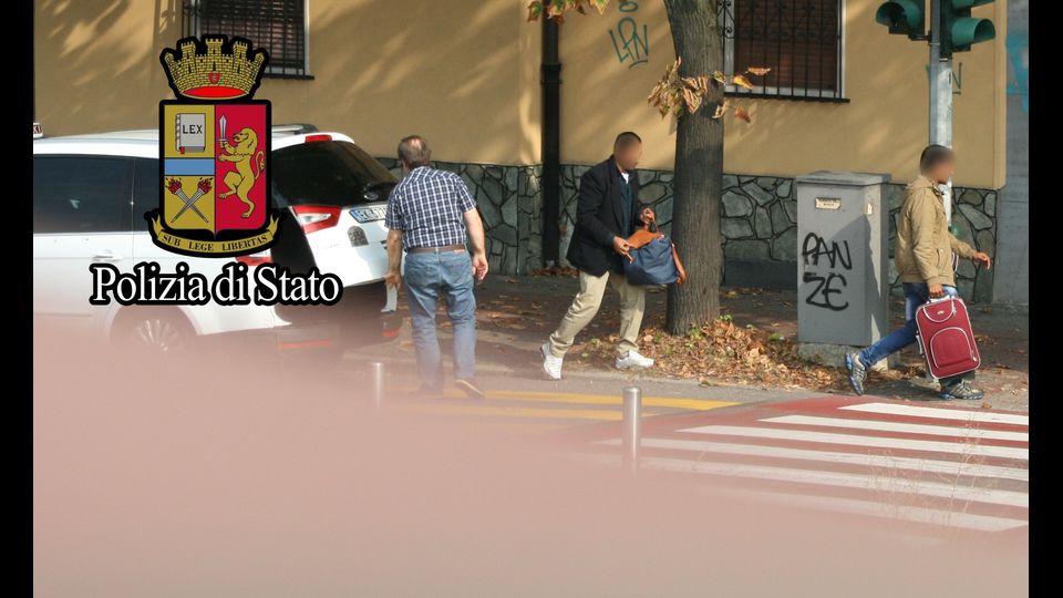 &nbsp;Cos&igrave; la polizia ha pedinato i trafficanti di uomini