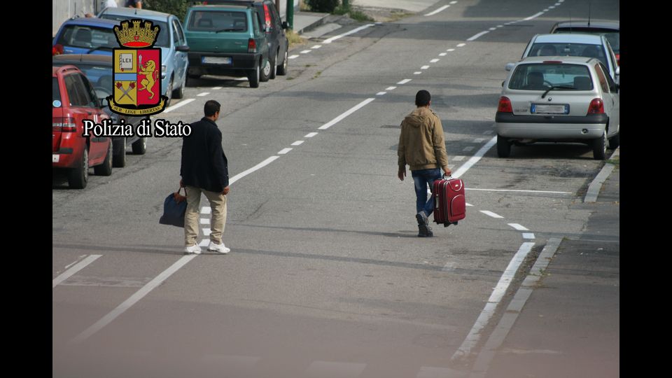 &nbsp;Cos&igrave; la polizia ha pedinato i trafficanti di uomini