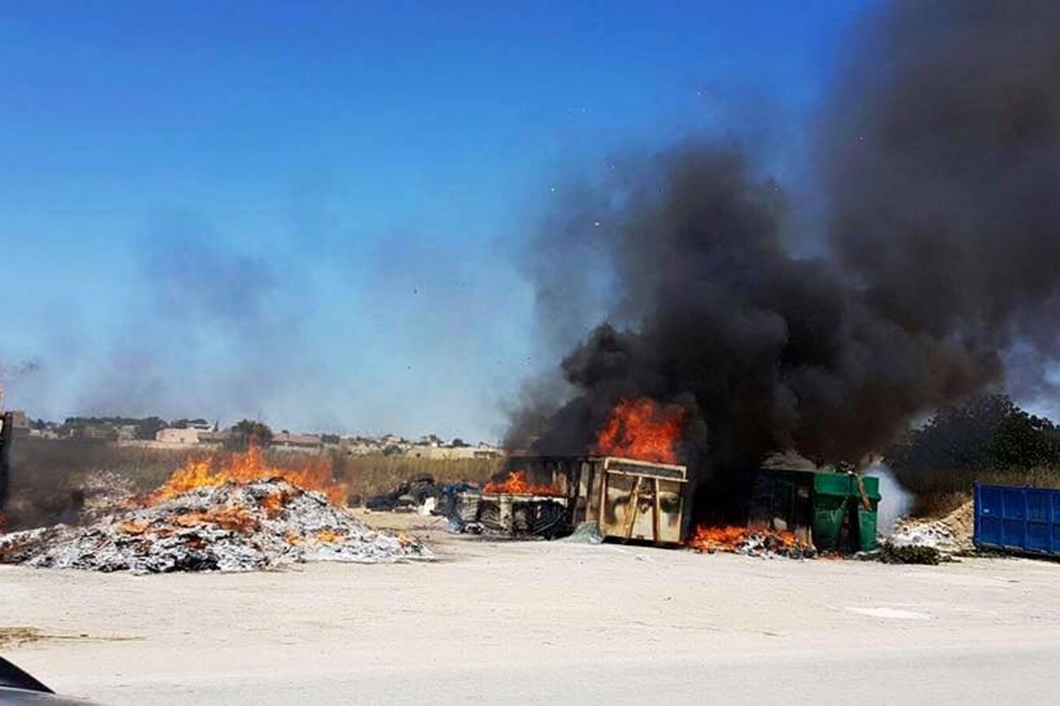 &nbsp;Trapani immondizia spazzatura rifiuti cassonetti incendiati - fb