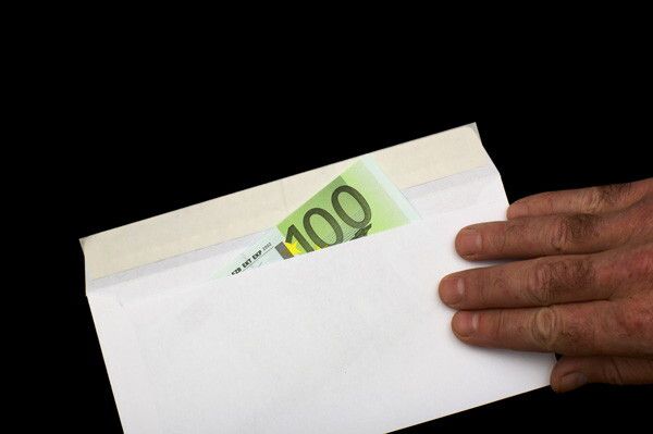 &nbsp;busta soldi denaro mazzette bustarelle corruzione