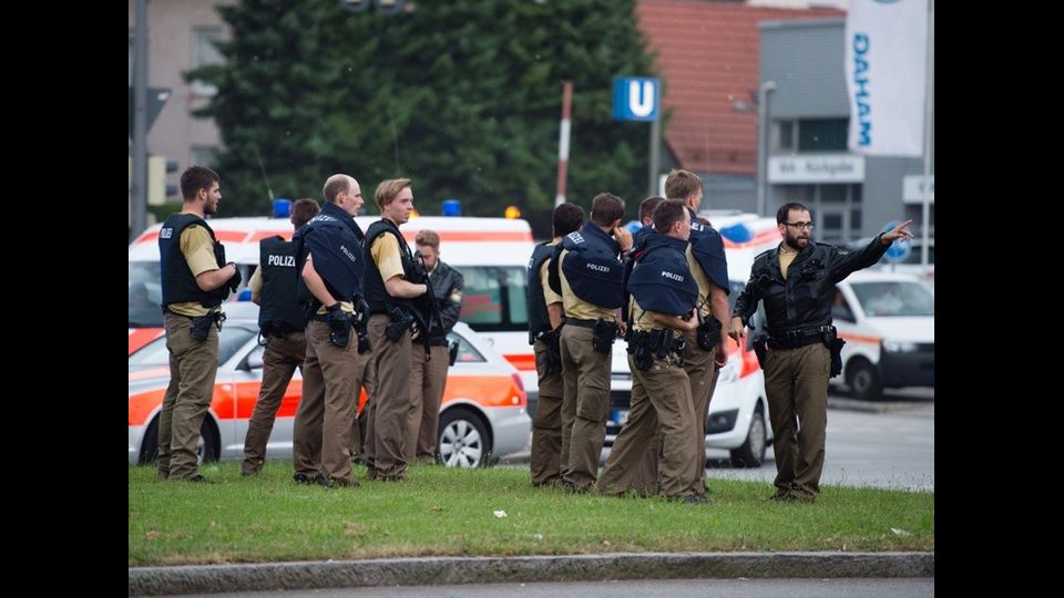 &nbsp;Terrore a Monaco, sparatoria in un centro commerciale -&nbsp;foto Afp