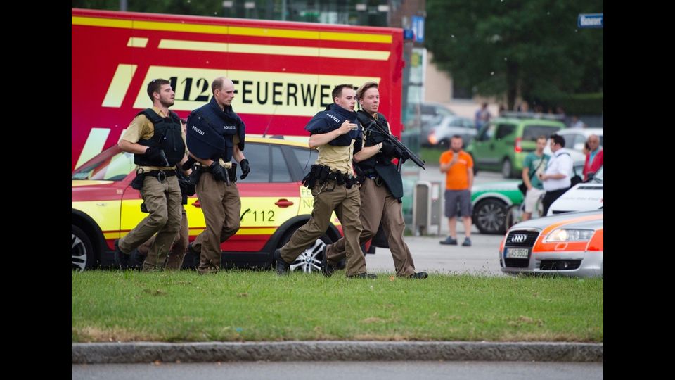 &nbsp;Terrore a Monaco, sparatoria in un centro commerciale -&nbsp;foto Afp