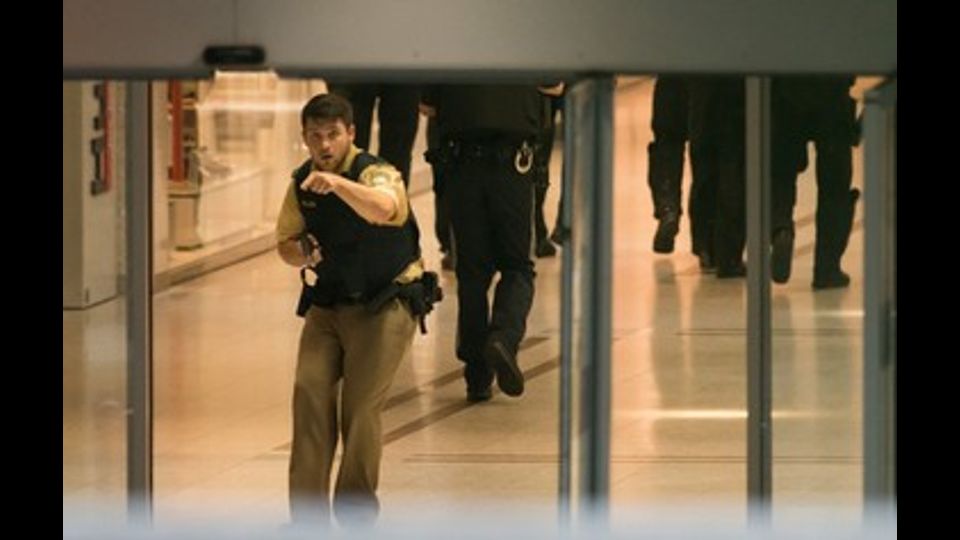 &nbsp;Terrore a Monaco, sparatoria in un centro commerciale -&nbsp;foto Afp