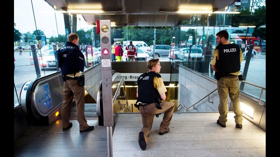 &nbsp;Terrore a Monaco, sparatoria in un centro commerciale -&nbsp;foto Afp