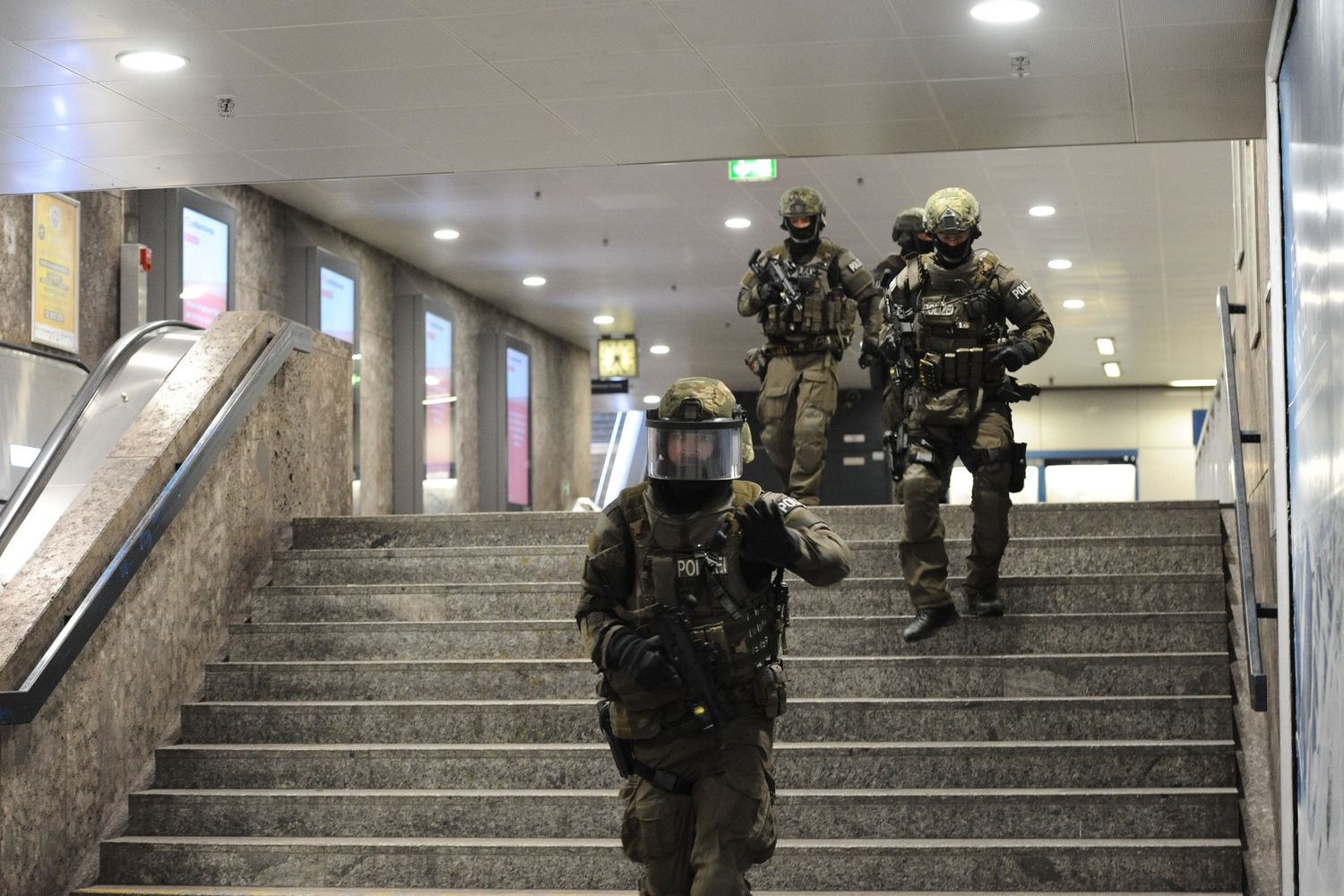&nbsp;Monaco di Baviera polizia stazione metro Karlsplatz (Afp)