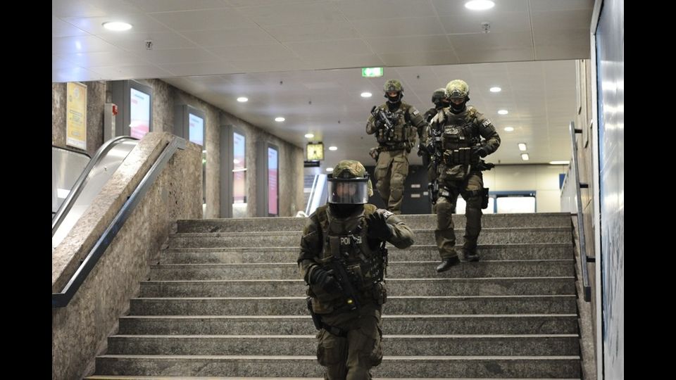Terrore a Monaco, sparatoria in un centro commerciale - foto Afp