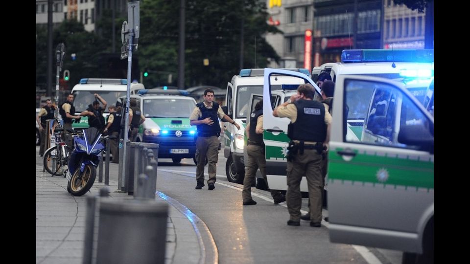 &nbsp;Terrore a Monaco, sparatoria in un centro commerciale -&nbsp;foto Afp
